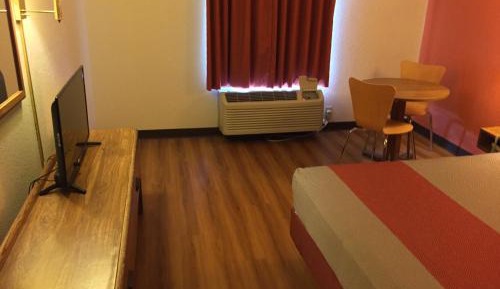 Queen Room - Non-Smoking