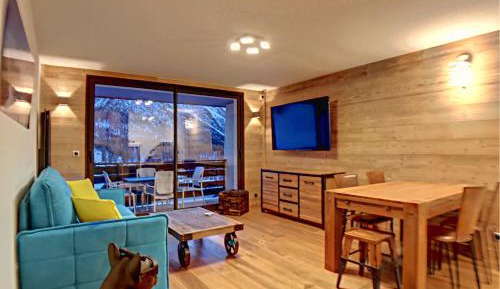 Apartment with Mountain View