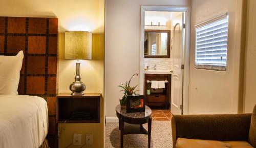 Deluxe King Suite