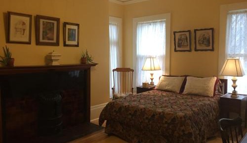 Deluxe Queen Room