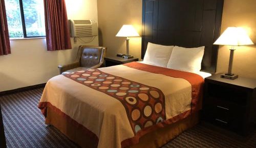 Queen Room - Mobility Access/Non-Smoking
