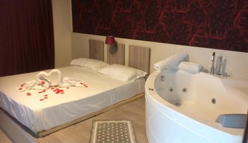 Suite with Hot Tub
