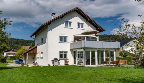 Apartment with Mountain View