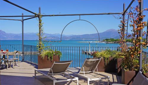 Deluxe Double Room with Terrace and Lake View