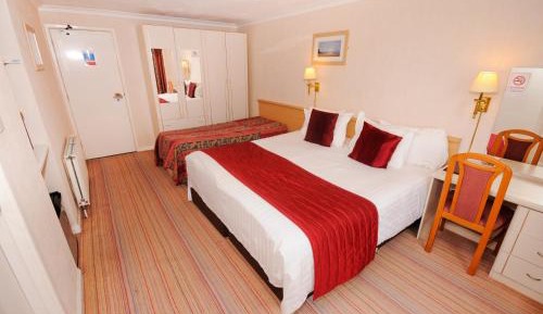 Family Room (2 Adults + 1 Child)