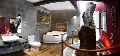 Deluxe Suite with Spa Bath