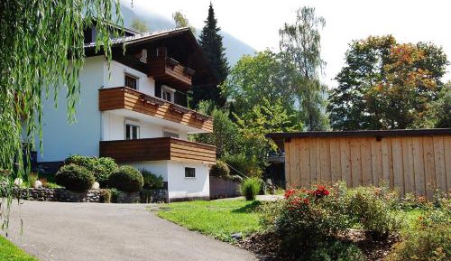 Apartment with Mountain View