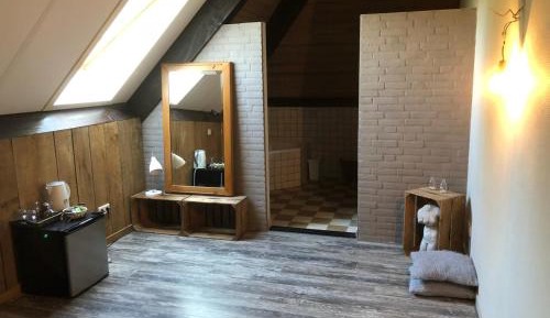 Double or Twin Room with Private Bathroom