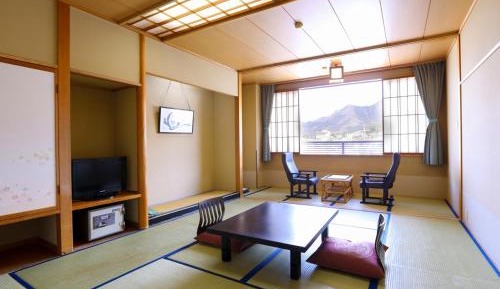 Superior Japanese-Style Room