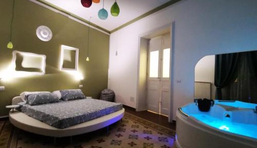 Deluxe Suite with Spa Bath