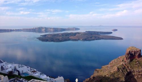 Cave Suite with Private Hot Tub and Caldera View