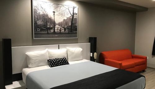 Deluxe Family Room