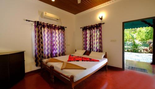 Deluxe Double Room (2 Adults + 1 Child)