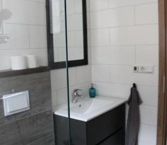 Standard Twin Room with Shared Bathroom