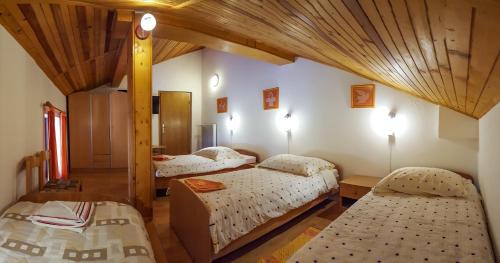Quadruple Room with Private Bathroom