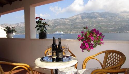 Private Entrance Two-Bedroom Apartment with Sea View and Terrace