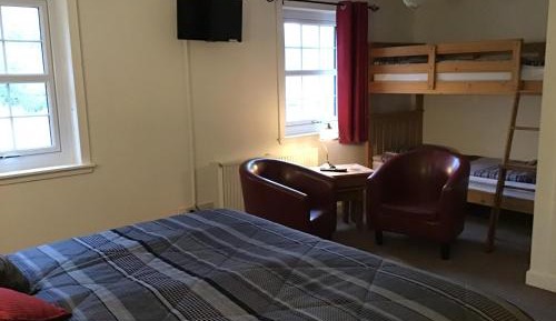 Family Room (2 Adults + 2 Children)