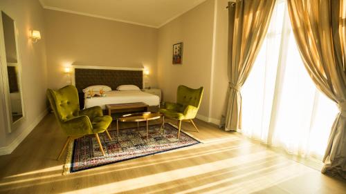 Deluxe Queen Room