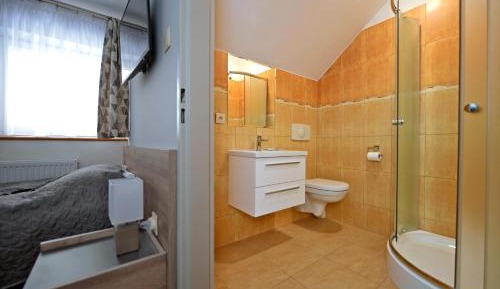 Twin Room with Shower