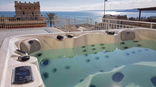 Queen Room with Spa Bath