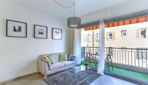 Studio Apartment