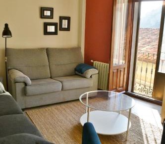 Apartment with Mountain View