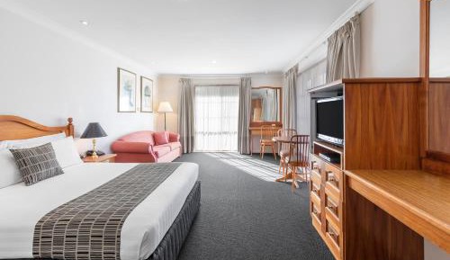 Deluxe Suite with Spa Bath