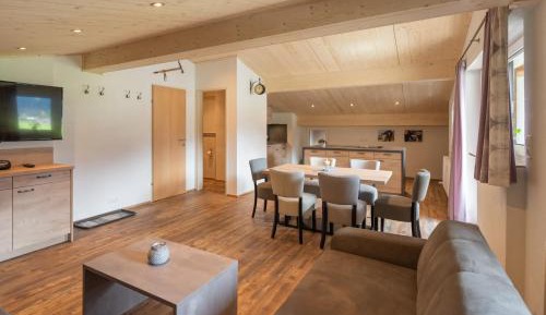 Apartment with Mountain View