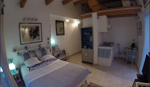 Deluxe Room (2 Adults + 1 Child)