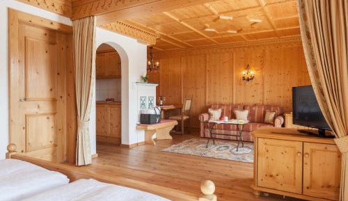 One-Bedroom Apartment with Balcony