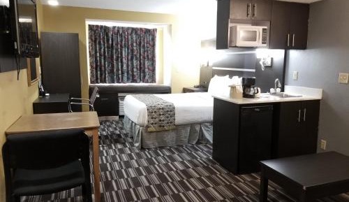 Queen Studio Suite - Non-Smoking