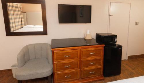 Full Size One Beds Handicap Nonsmoking