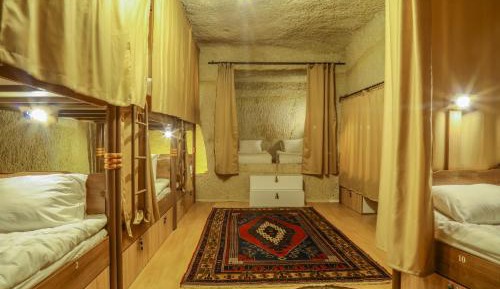 Single Bed in Mixed Dormitory Room