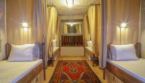 Single Bed in Mixed Dormitory Room