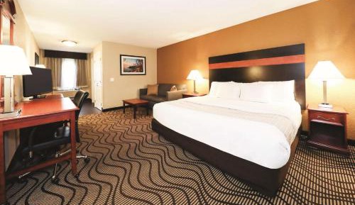 Deluxe King Room - Non-Smoking