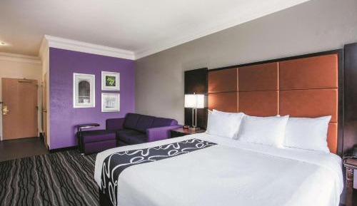 King Studio - Mobility Accessible/Non-Smoking