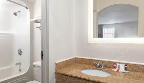 King Room - Non-Smoking