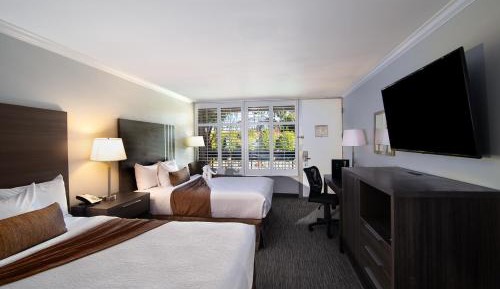 Courtyard Queen Room with Two Queen Beds