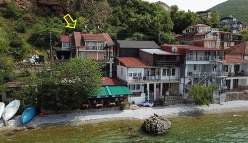 Apartment with Lake View