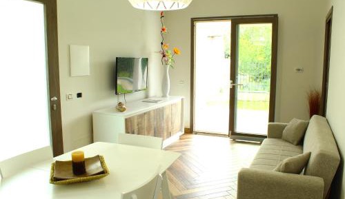 Apartment with Garden View