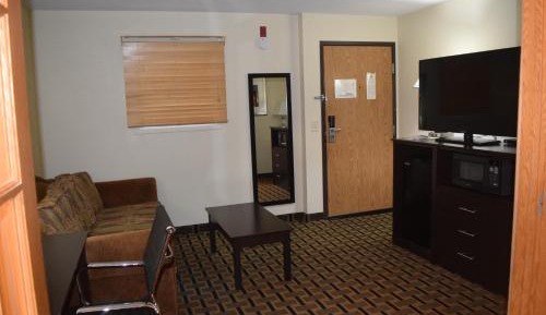One-Bedroom King Suite - Non-Smoking