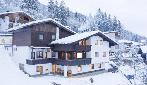 Apartment with Mountain View