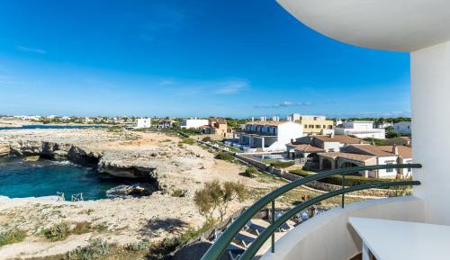 One-Bedroom Apartment with Sea View