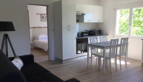 Apartment with Pool View 