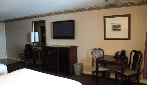 Deluxe Queen Room