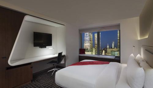 King Room with Roll-in Shower - Mobility Access/Non-Smoking