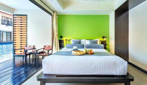 Gold Suite with Pool Access 