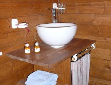 Wooden Caravan (2 Adults)