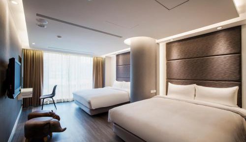 Kid-friendly Family Room