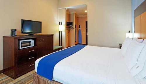 Standard King Room with Mobility Accessible Roll-In Shower